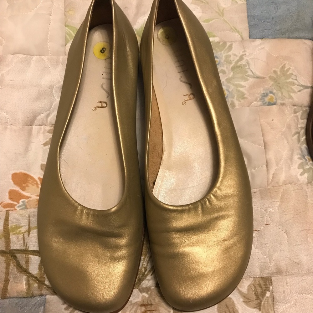Unisa gold flats
